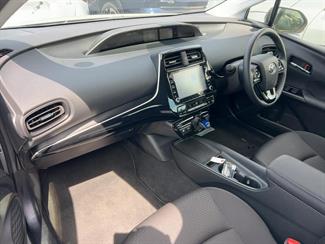 2021 Toyota Prius - Thumbnail