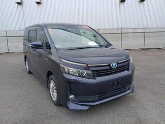 2016 Toyota Voxy - Thumbnail