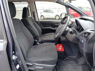 2016 Toyota Voxy - Thumbnail