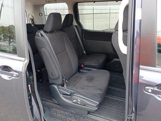 2016 Toyota Voxy - Thumbnail