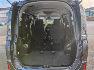 2016 Toyota Voxy - Thumbnail