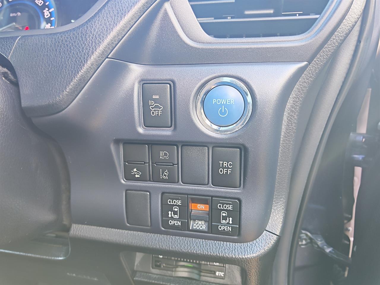 2016 Toyota Voxy