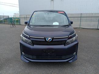 2016 Toyota Voxy - Thumbnail