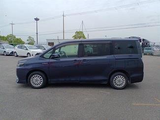 2016 Toyota Voxy - Thumbnail