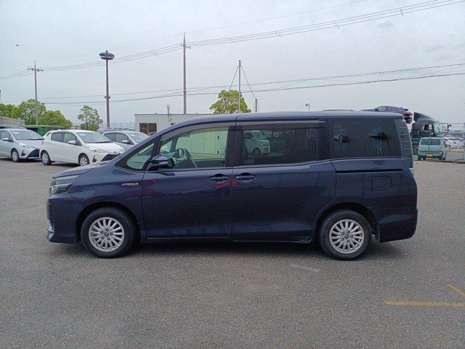 2016 Toyota Voxy