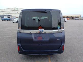 2016 Toyota Voxy - Thumbnail