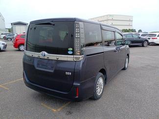 2016 Toyota Voxy - Thumbnail