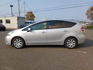 2019 Toyota Prius - Thumbnail