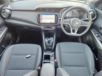 2021 Nissan KICKS - Thumbnail