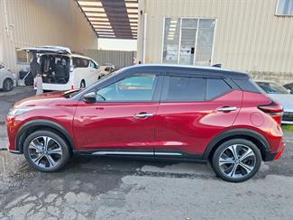 2021 Nissan KICKS - Thumbnail