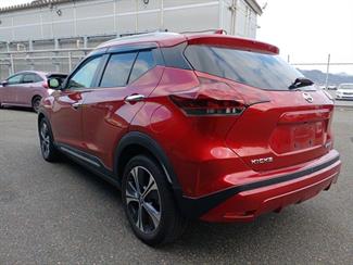 2021 Nissan KICKS - Thumbnail