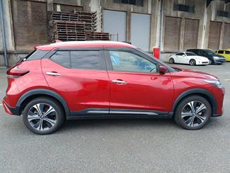 2021 Nissan KICKS - Thumbnail