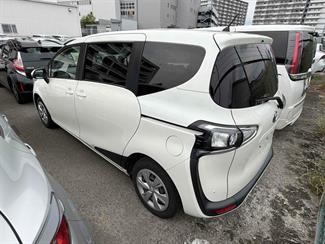 2022 Toyota Sienta - Thumbnail