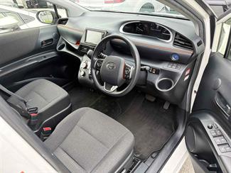 2022 Toyota Sienta - Thumbnail