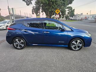2022 Nissan Leaf - Thumbnail