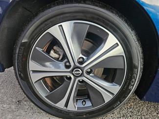 2022 Nissan Leaf - Thumbnail