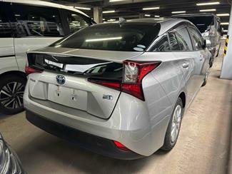 2021 Toyota Prius - Thumbnail