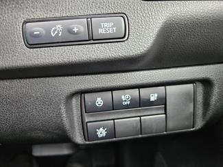 2022 Nissan Leaf - Thumbnail