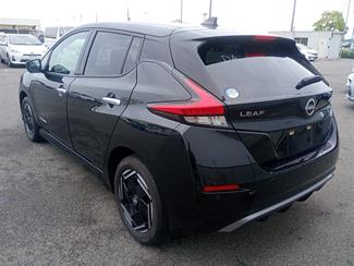 2022 Nissan Leaf - Thumbnail