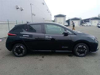 2022 Nissan Leaf - Thumbnail