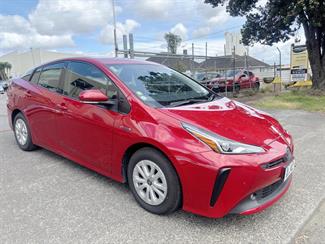 2019 Toyota Prius - Thumbnail