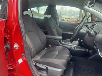 2019 Toyota Prius - Thumbnail