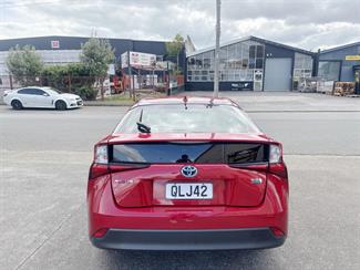 2019 Toyota Prius - Thumbnail