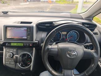 2011 Toyota Wish - Thumbnail