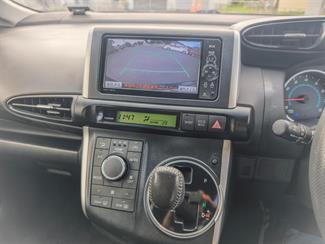 2011 Toyota Wish - Thumbnail