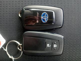 2021 Toyota Prius - Thumbnail