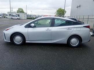 2021 Toyota Prius - Thumbnail