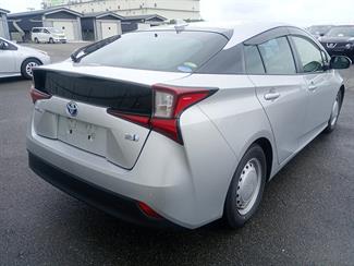 2021 Toyota Prius - Thumbnail
