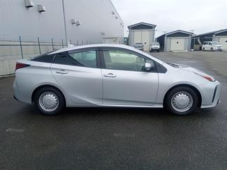 2021 Toyota Prius - Thumbnail