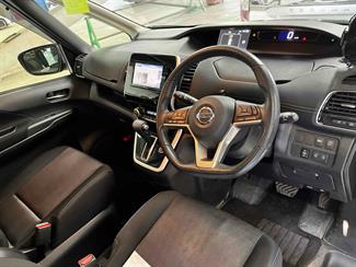 2018 Nissan Serena - Thumbnail