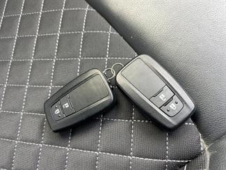 2019 Toyota C-HR - Thumbnail