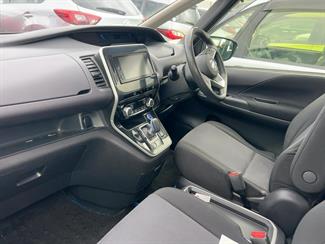 2020 Nissan Serena - Thumbnail