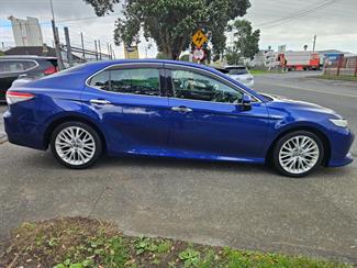 2017 Toyota Camry - Thumbnail