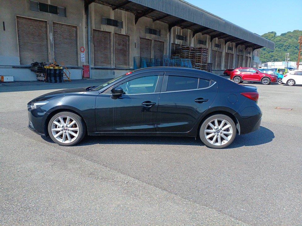 2017 Mazda Axela