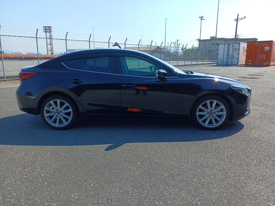 2017 Mazda Axela