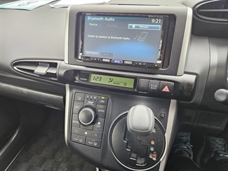 2014 Toyota Wish - Thumbnail