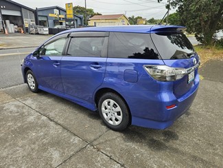 2014 Toyota Wish - Thumbnail