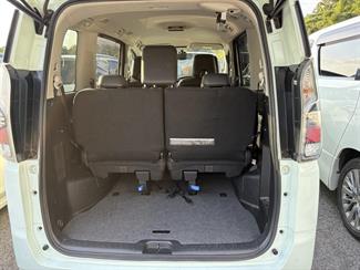 2018 Nissan Serena - Thumbnail