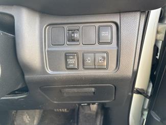 2018 Nissan Serena - Thumbnail