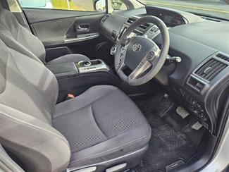 2017 Toyota Prius - Thumbnail