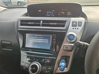 2017 Toyota Prius - Thumbnail