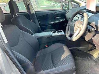 2017 Toyota Prius - Thumbnail