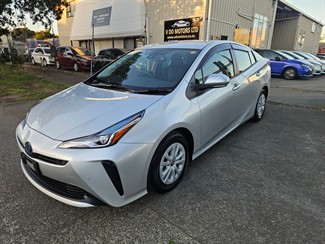 2021 Toyota Prius - Thumbnail