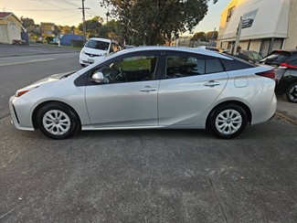 2021 Toyota Prius - Thumbnail