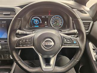 2021 Nissan Leaf - Thumbnail