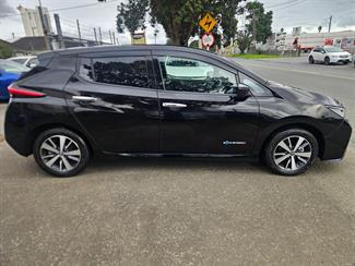 2021 Nissan Leaf - Thumbnail